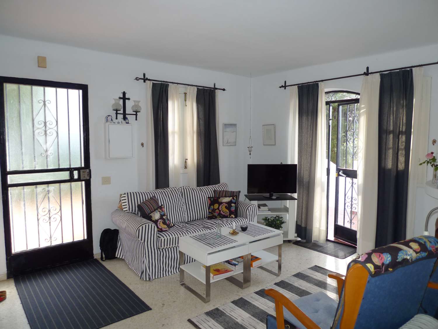 Casa adosada con 2 apartamentos en venta en Urb San Juan de Capistrano, Nerja