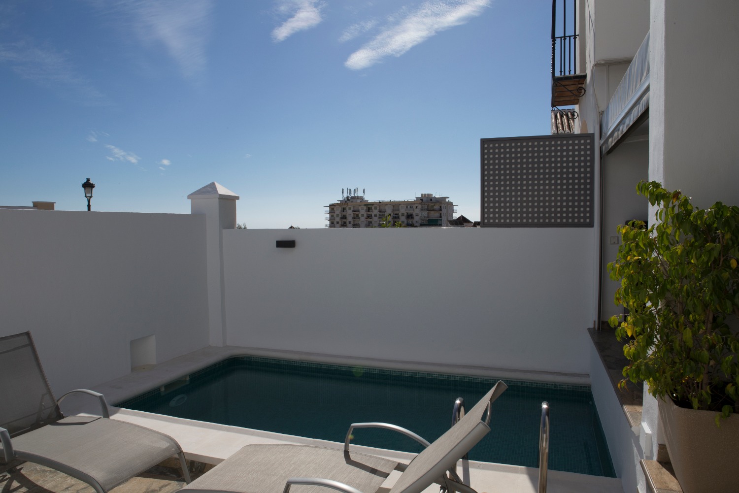 Městský dům se 3 ložnicemi a soukromým bazénem na prodej v El Condal