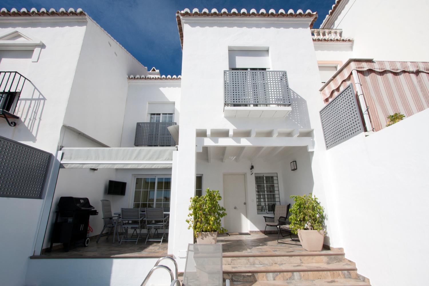 Casa adosada con 3 dormitorios y piscina privada en venta en El Condal