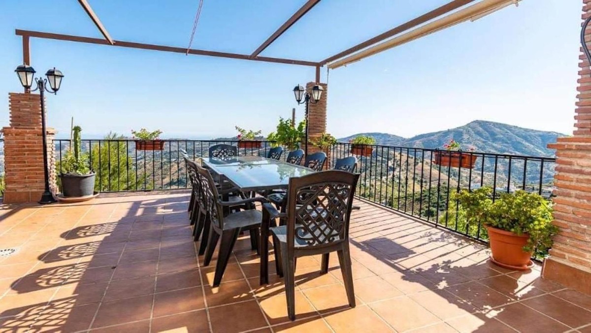 Villa for sale in Frigiliana