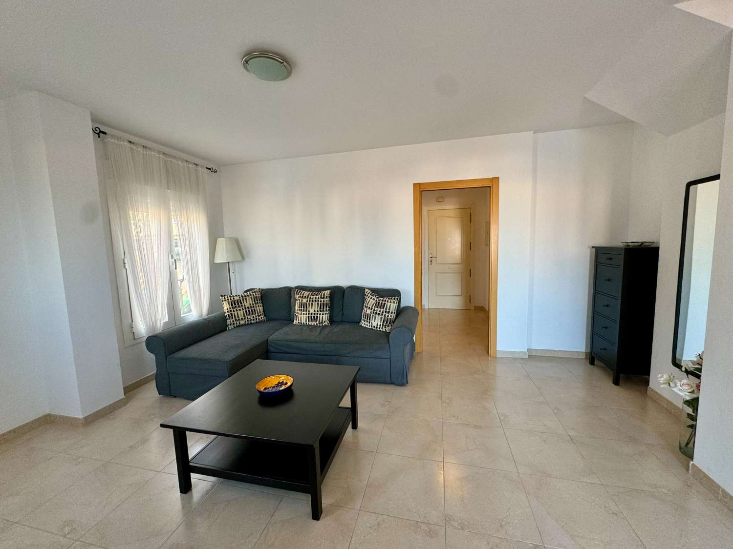 Apartamento dúplex de dos dormitorios en venta en Nerja