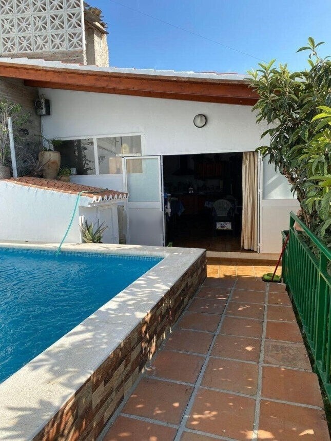 Villa for sale in Vélez-Málaga