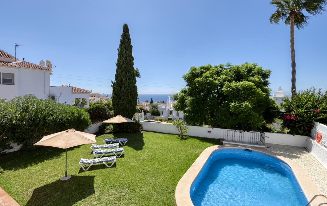 Villa med privat pool till salu i Nerja (Capistrano-området).