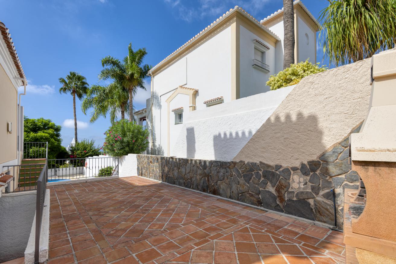 Villa mit privatem Pool zum Verkauf in Nerja (Gebiet Capistrano).