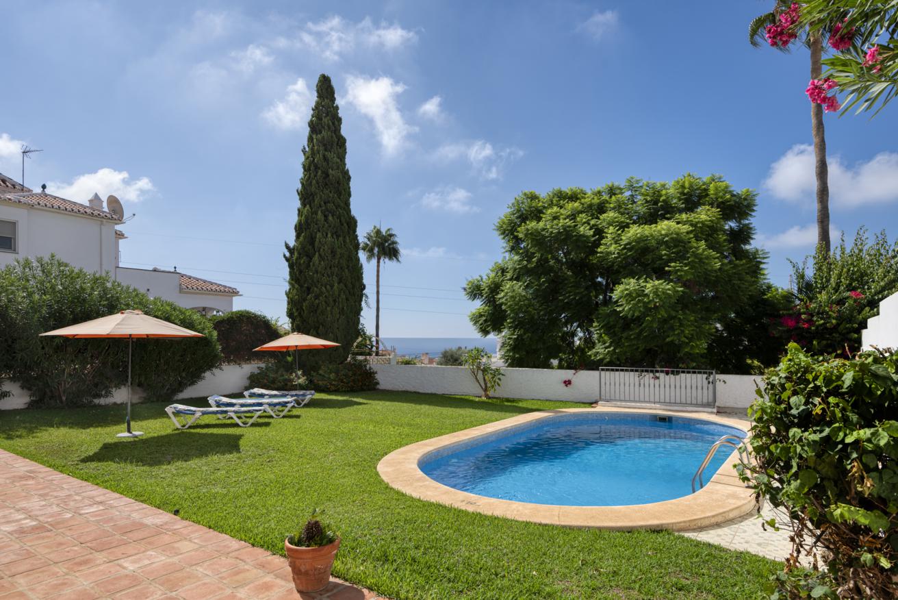 Villa con piscina privada a la venta en Nerja (Zona de Capistrano).