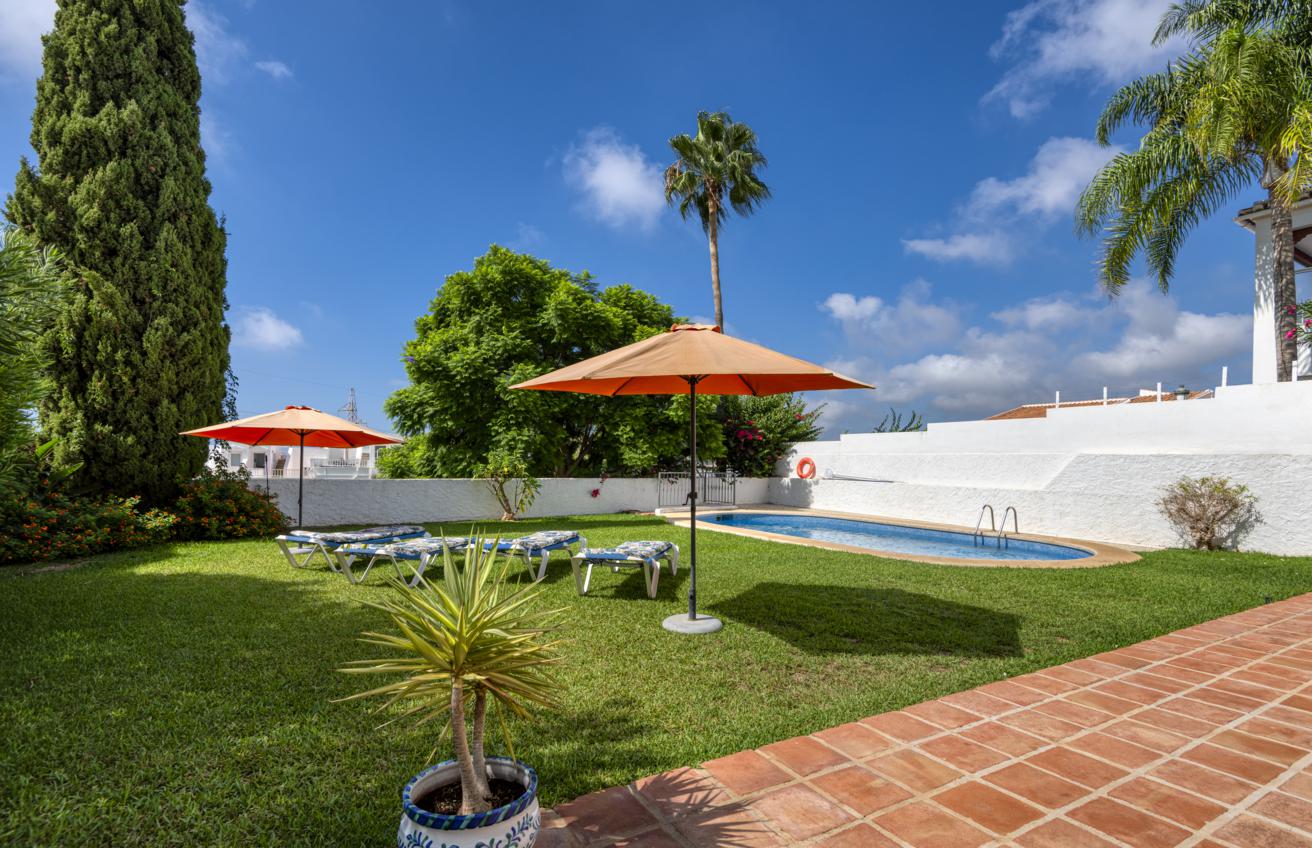 Villa med privat pool till salu i Nerja (Capistrano-området).