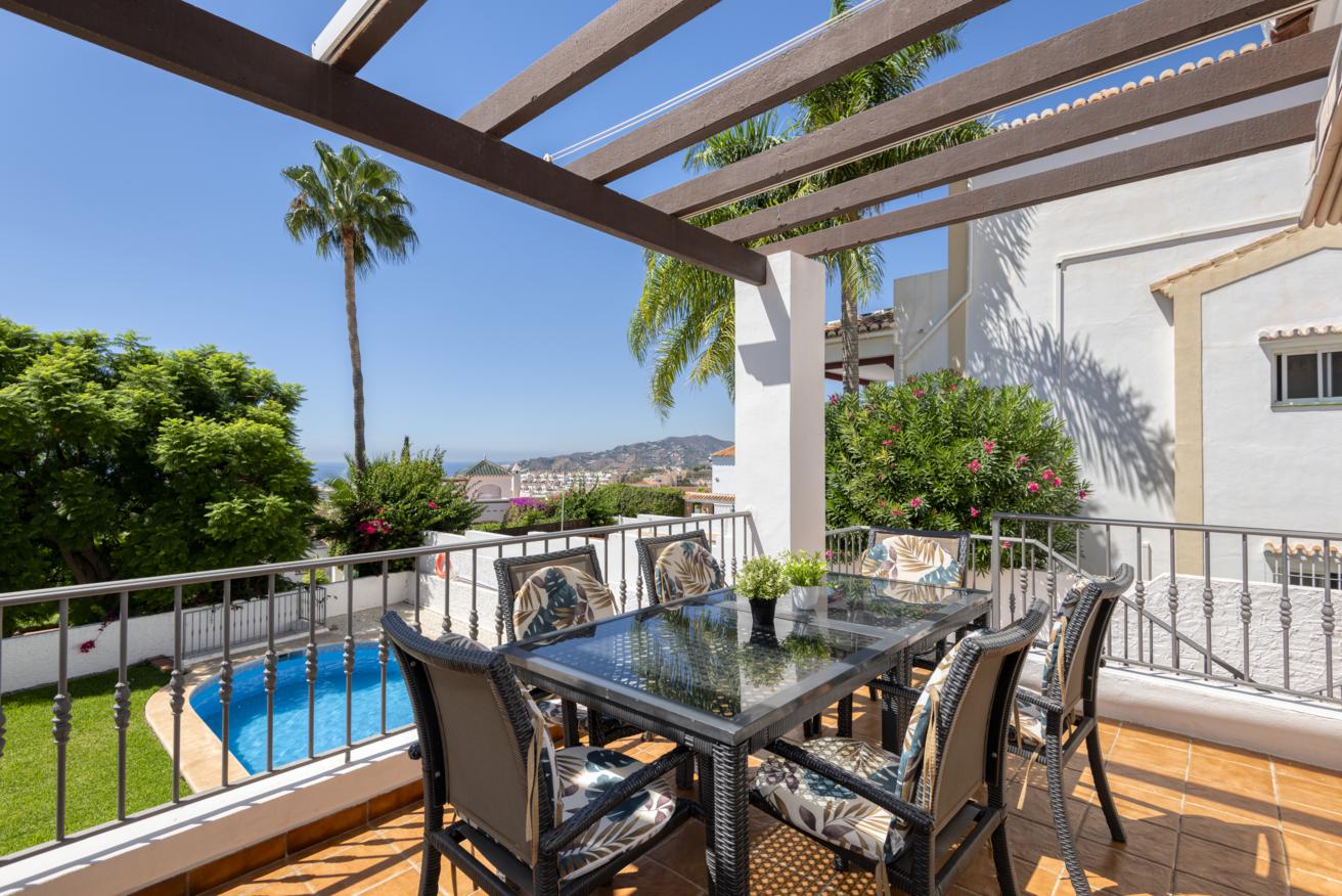 Villa med privat pool till salu i Nerja (Capistrano-området).