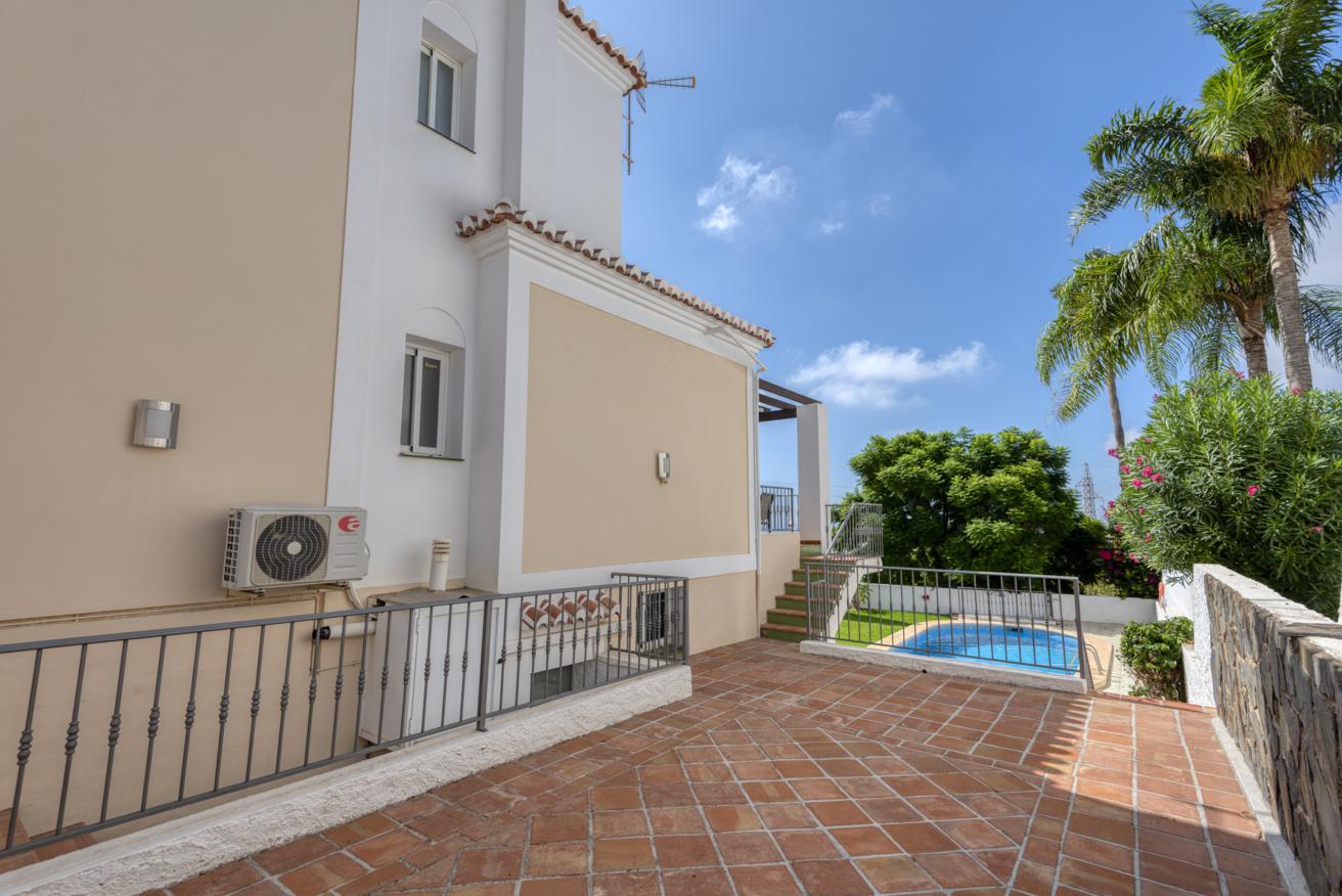 Villa mit privatem Pool zum Verkauf in Nerja (Gebiet Capistrano).