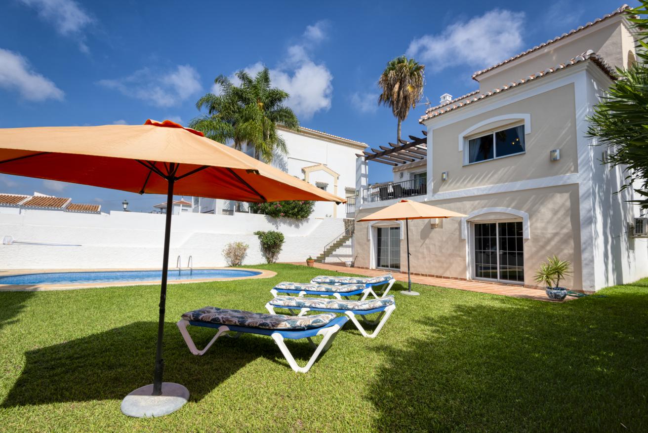 Villa con piscina privada a la venta en Nerja (Zona de Capistrano).