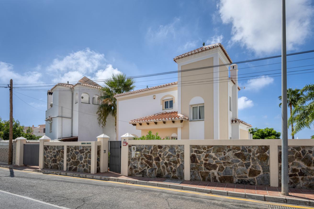 Villa con piscina privada a la venta en Nerja (Zona de Capistrano).