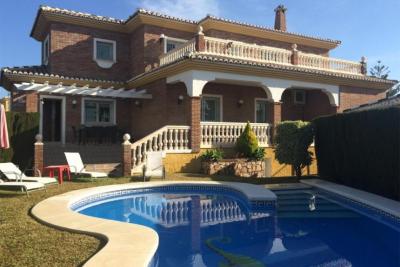 Villa en venta en La Cala del Moral (Rincón de la Victoria)