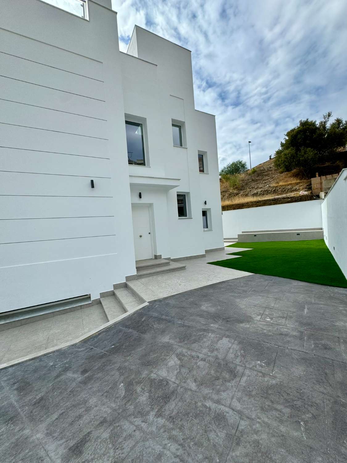 Villa nouvellement construite avec 4 chambres à Nerja