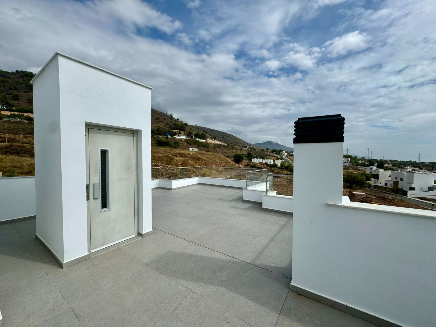 Villa de nueva construcción con 4 dormitorios en Nerja