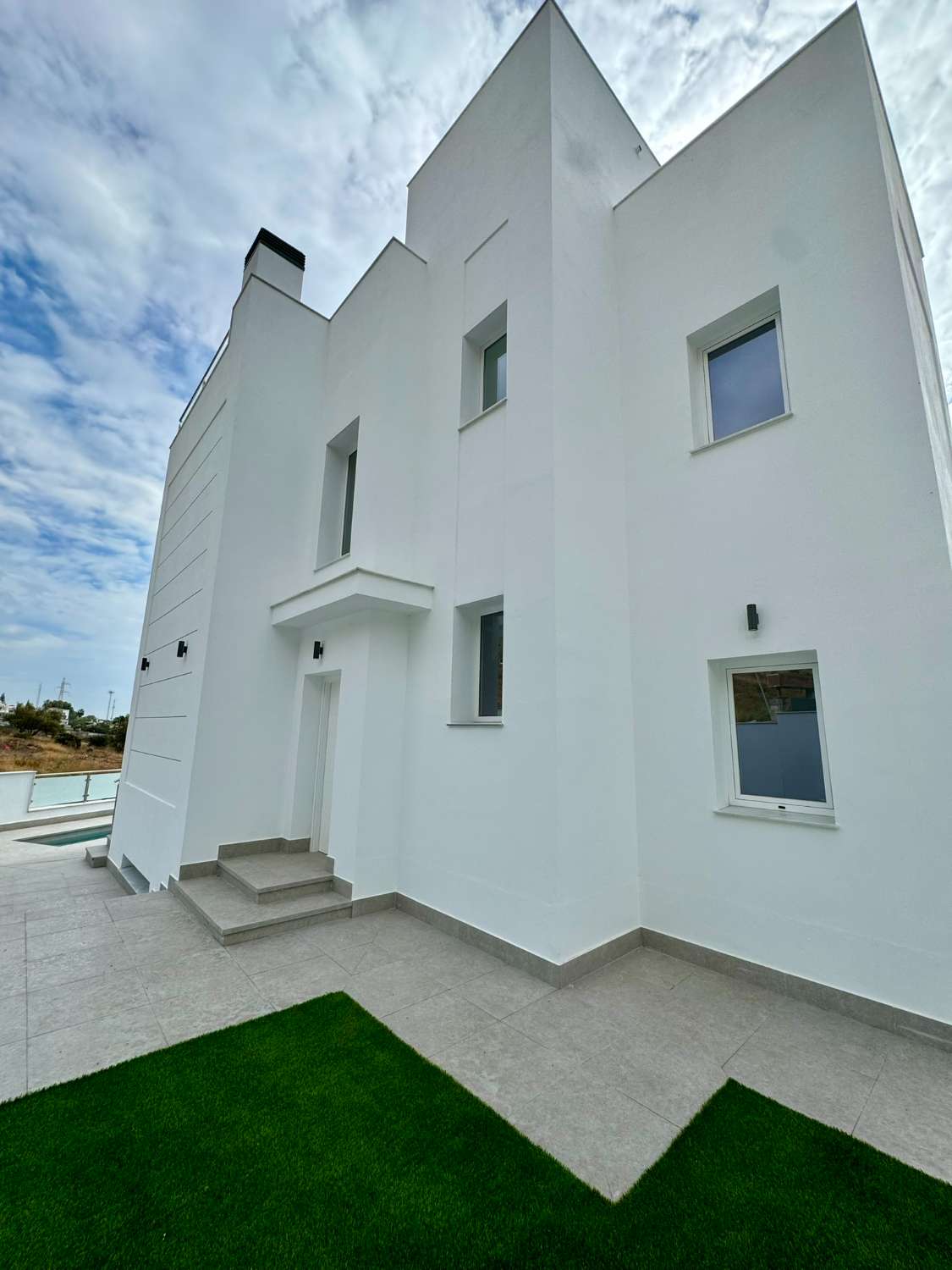 Villa nouvellement construite avec 4 chambres à Nerja