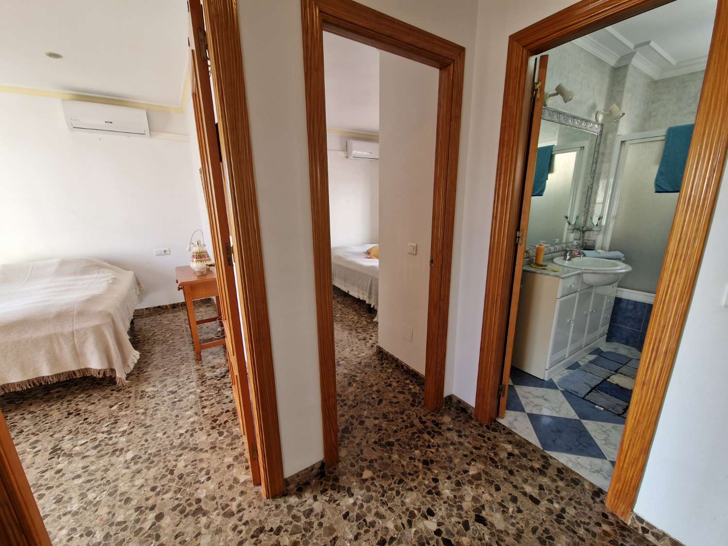 Grote halfvrijstaande woning te koop in Nerja