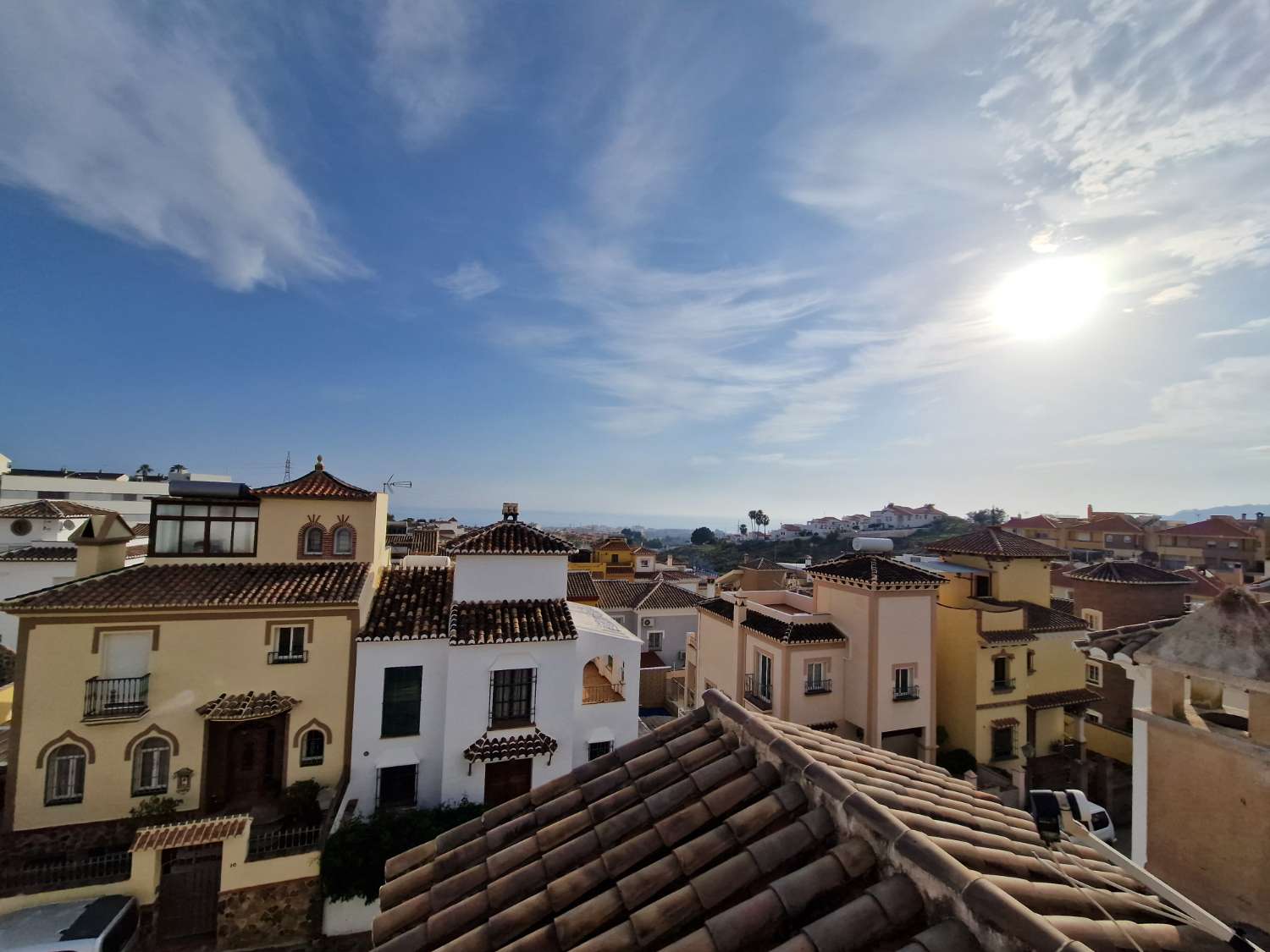 Grote halfvrijstaande woning te koop in Nerja