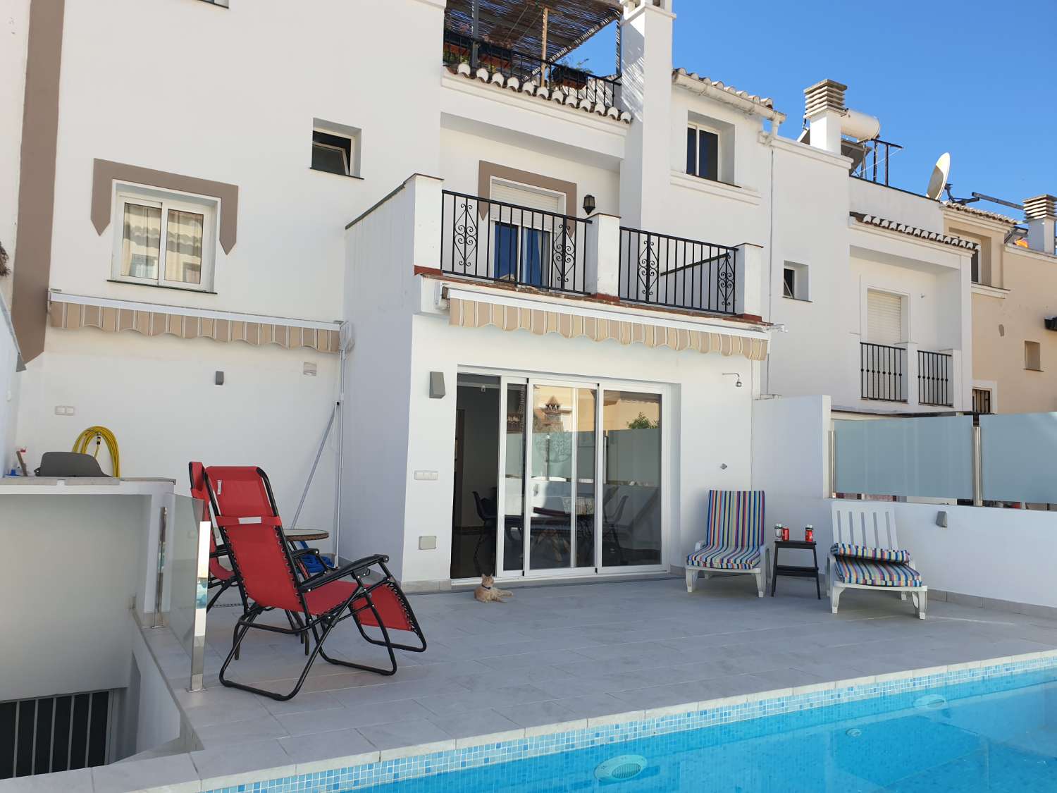 Grote halfvrijstaande woning te koop in Nerja