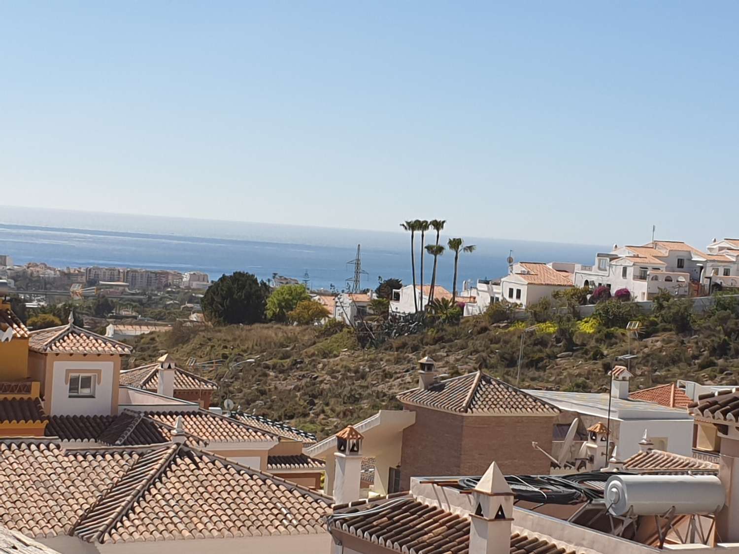 Grote halfvrijstaande woning te koop in Nerja