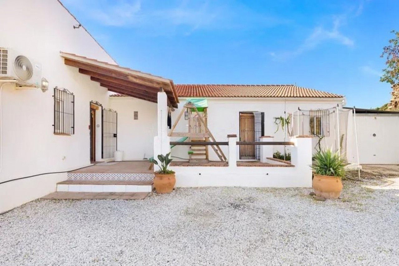 Villa te koop in Benamargosa